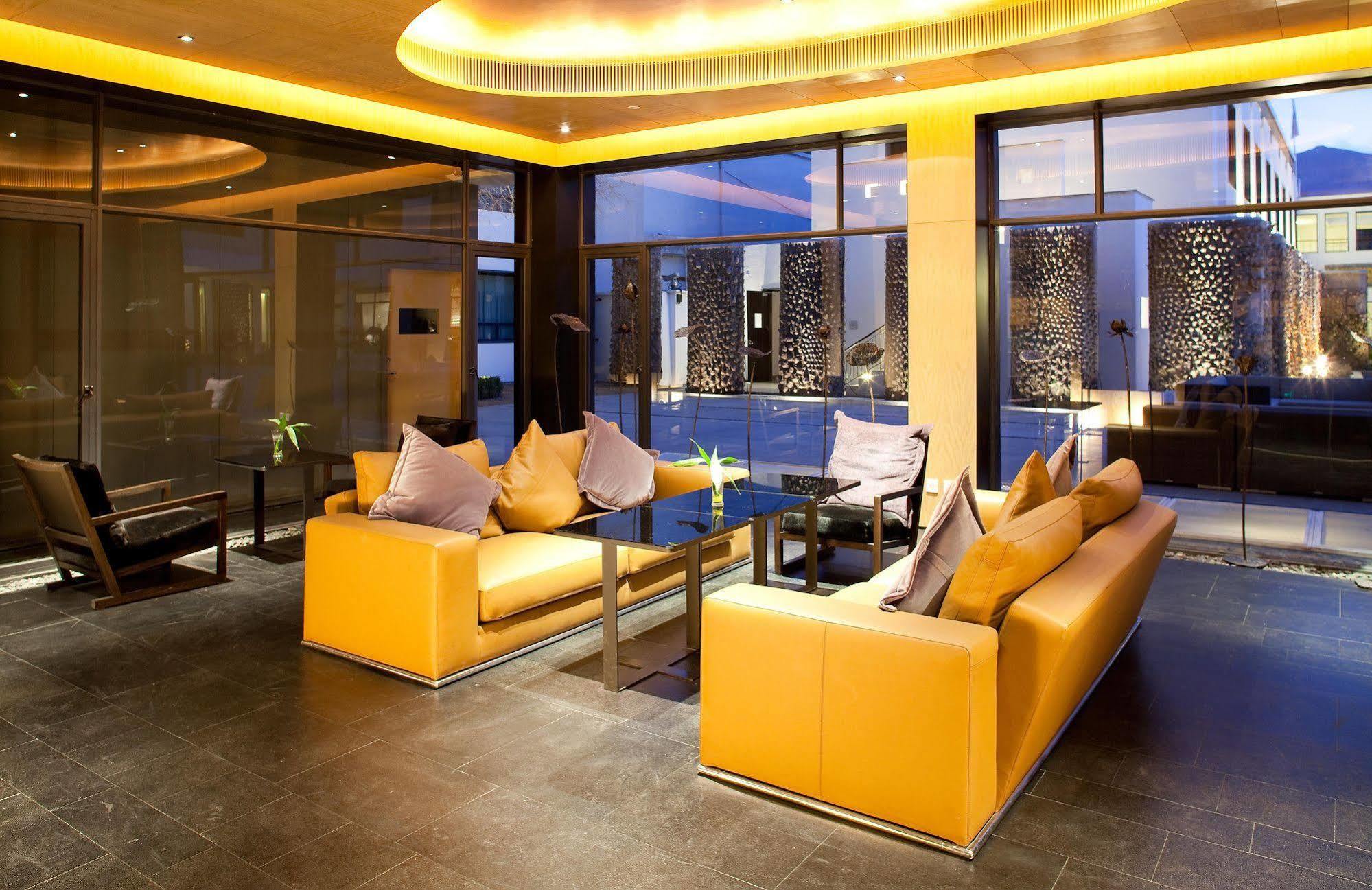 Four Points By Sheraton Лхаса Экстерьер фото